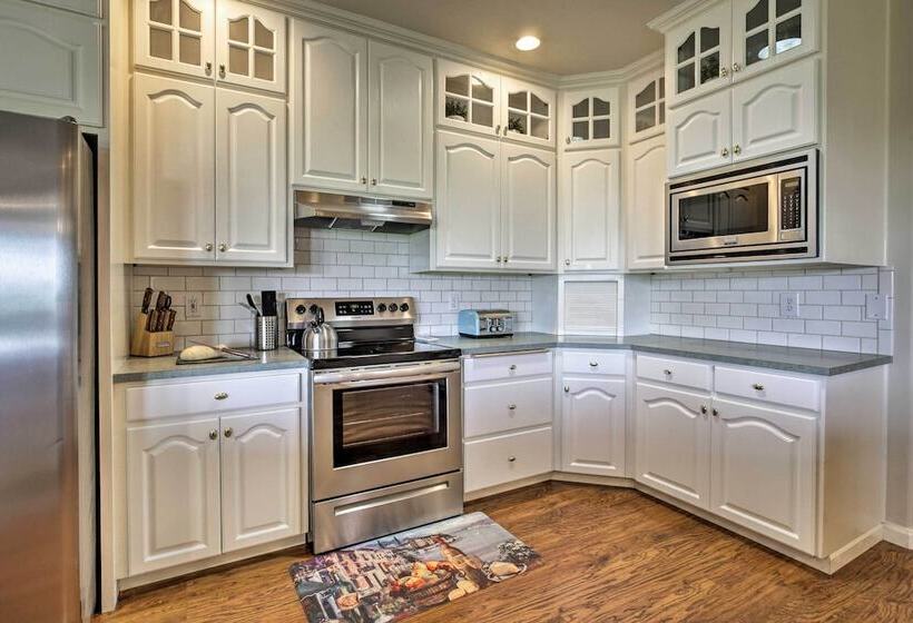 Mcminnville Wine Country Home W/ Hot Tub+deck