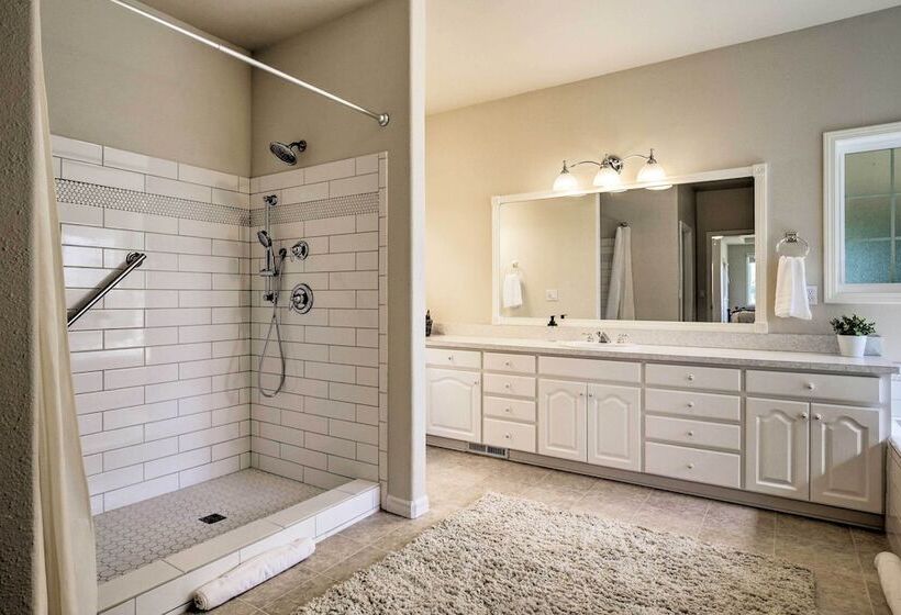 Mcminnville Wine Country Home W/ Hot Tub+deck