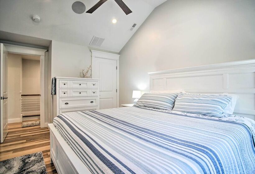 South Yarmouth Retreat W/ Grill: Walk To Beach!