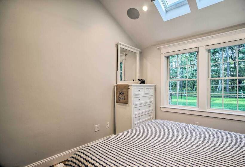 South Yarmouth Retreat W/ Grill: Walk To Beach!