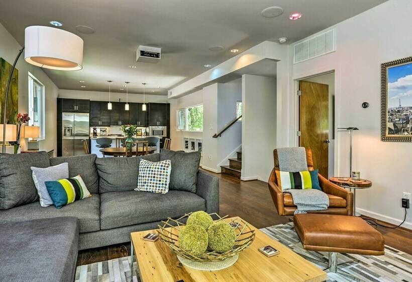 Mod Austin House W/ Deck, Yard & Walkable Location