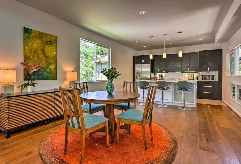 Mod Austin House W/ Deck, Yard & Walkable Location