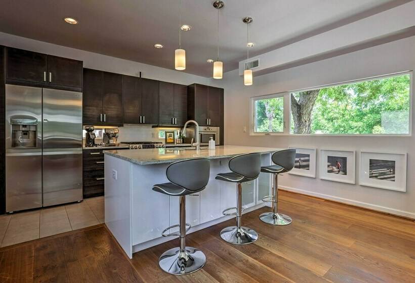 Mod Austin House W/ Deck, Yard & Walkable Location