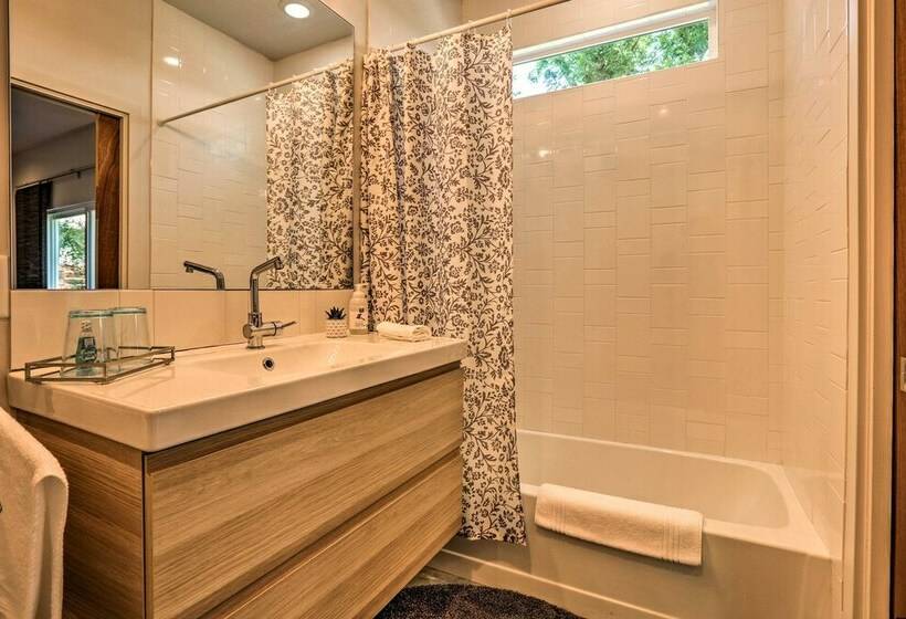 Mod Austin House W/ Deck, Yard & Walkable Location