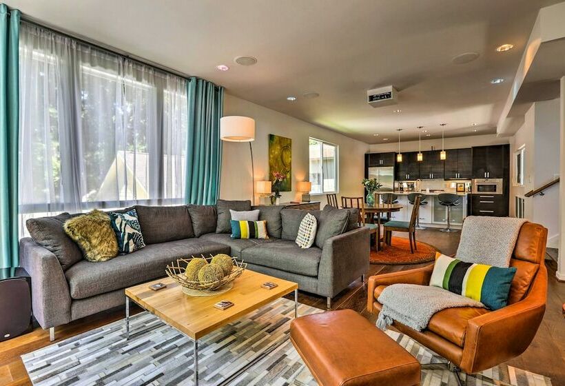Mod Austin House W/ Deck, Yard & Walkable Location