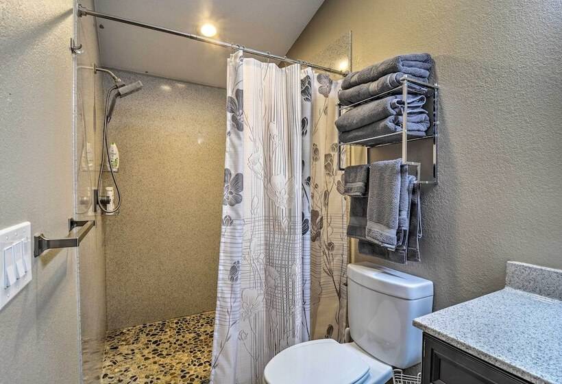 Modern Arcadia Farmhouse On 80 Acres W/ Fire Pit!