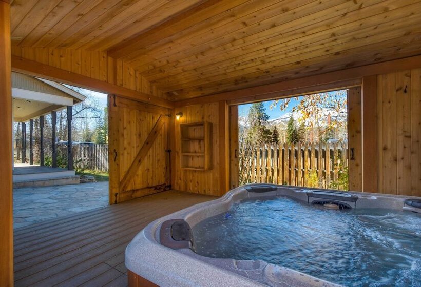 Downtown Breckenridge Cottage: Walk To Main St!