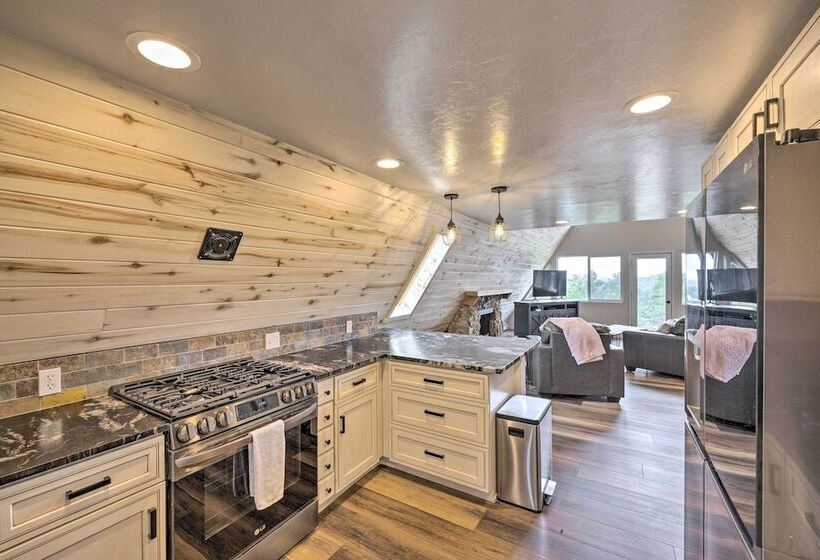 Modern Guffey A Frame Cabin: Grill, 38 Acres!