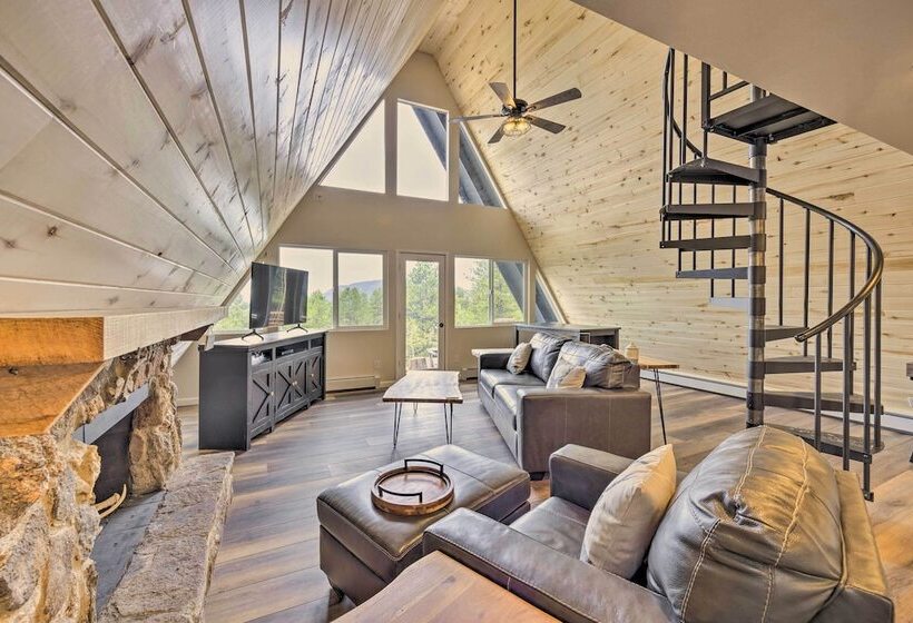 Modern Guffey A Frame Cabin: Grill, 38 Acres!