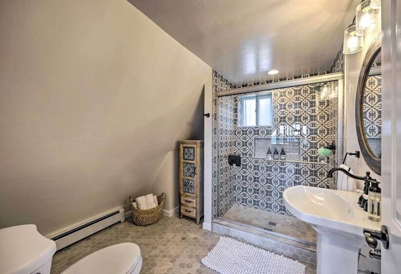 Modern Guffey A Frame Cabin: Grill, 38 Acres!