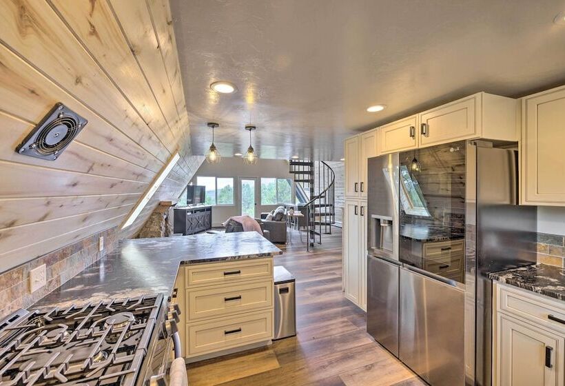 Modern Guffey A Frame Cabin: Grill, 38 Acres!