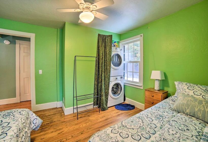 Modern Home W/ Backyard, 1 Mi To Dtwn Sturgeon Bay