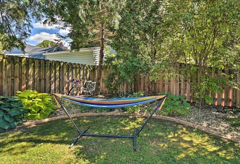 Modern Home W/ Backyard, 1 Mi To Dtwn Sturgeon Bay