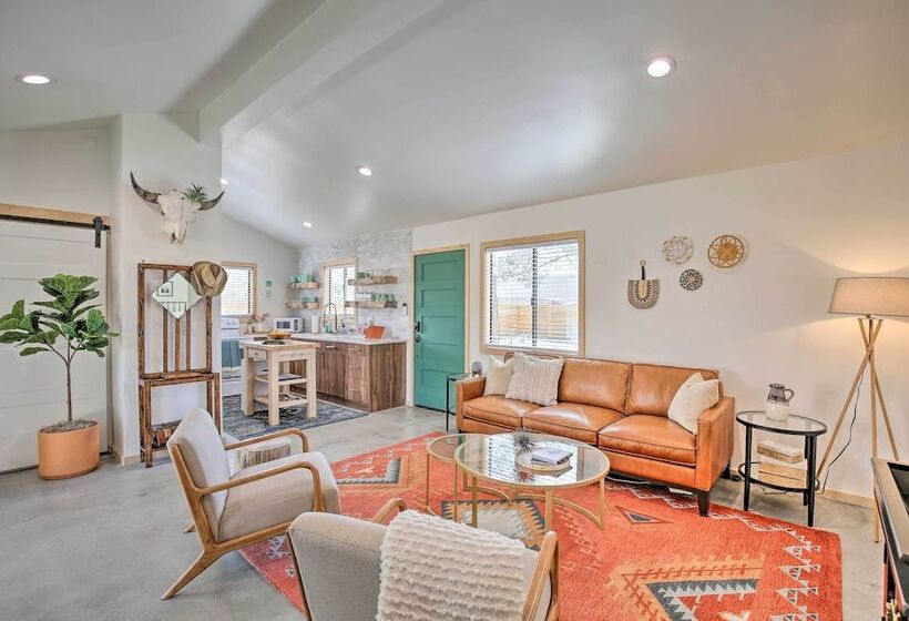 Modern Joshua Tree Bungalow With Fire Pit & Bbq!