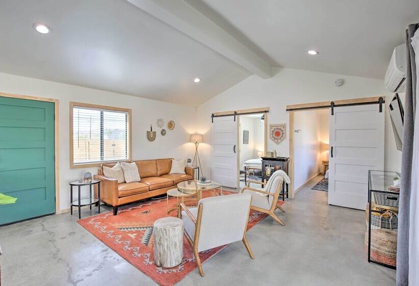 Modern Joshua Tree Bungalow With Fire Pit & Bbq!
