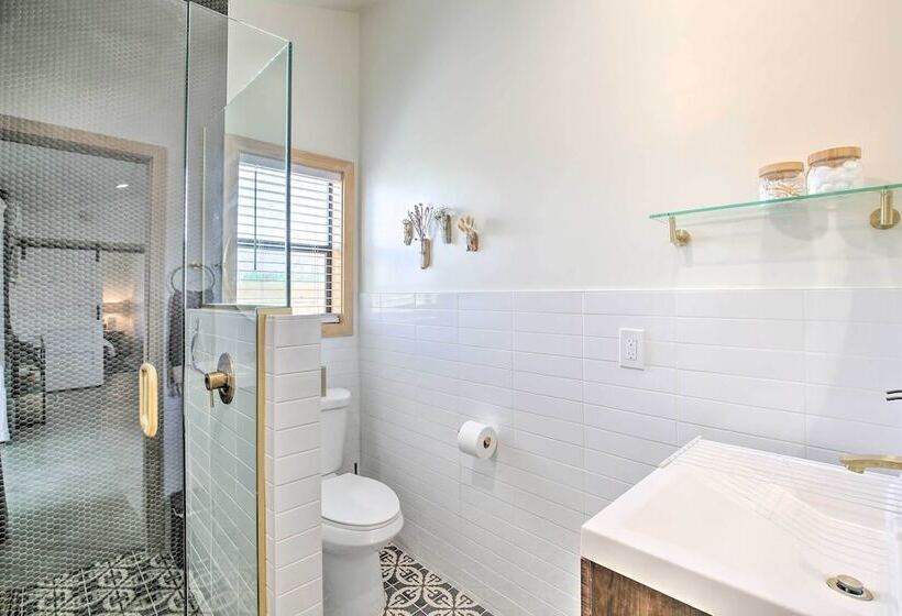 Modern Joshua Tree Bungalow With Fire Pit & Bbq!