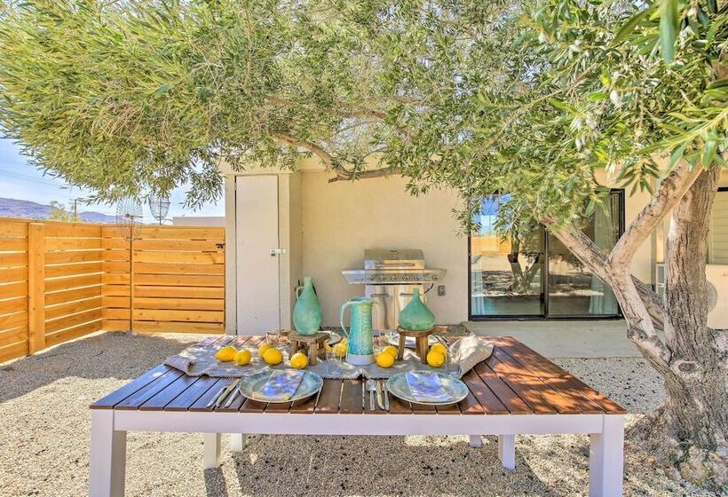 Modern Joshua Tree Bungalow With Fire Pit & Bbq!
