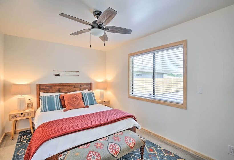 Modern Joshua Tree Bungalow With Fire Pit & Bbq!