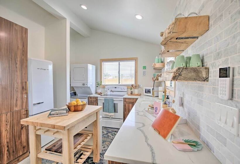 Modern Joshua Tree Bungalow With Fire Pit & Bbq!