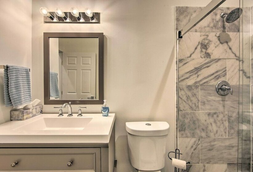 Modern Cedar Creek Lake Retreat W/ Panoramic View!