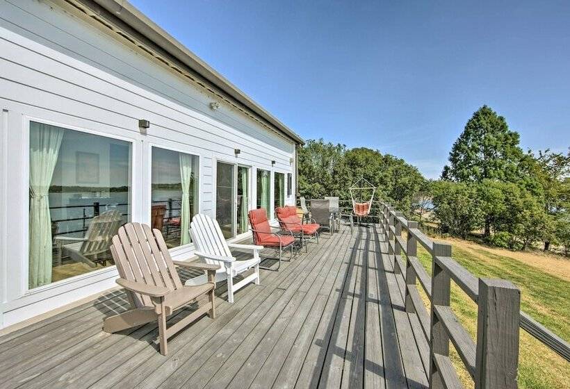 Modern Cedar Creek Lake Retreat W/ Panoramic View!