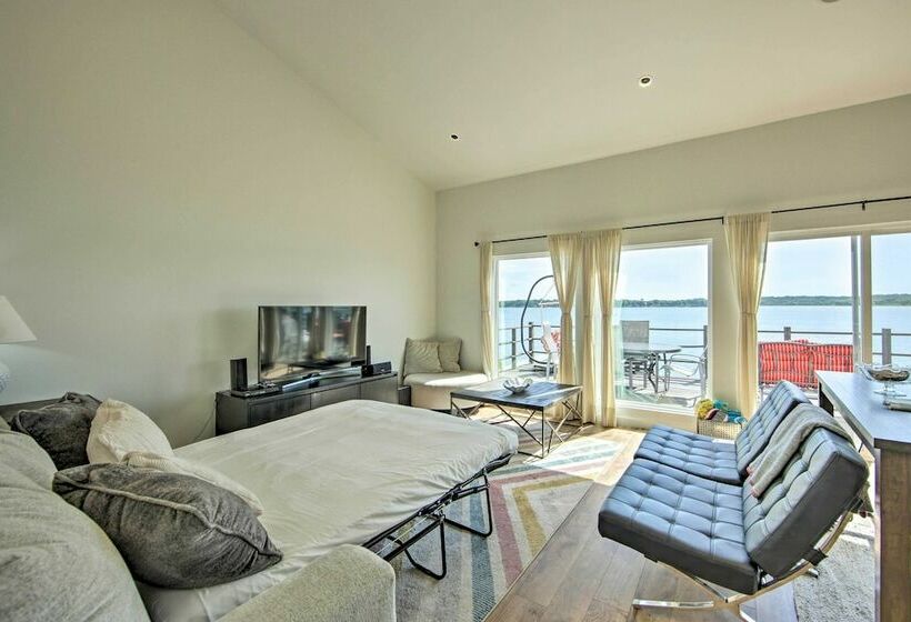 Modern Cedar Creek Lake Retreat W/ Panoramic View!