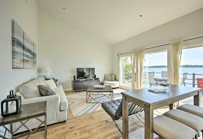 Modern Cedar Creek Lake Retreat W/ Panoramic View!