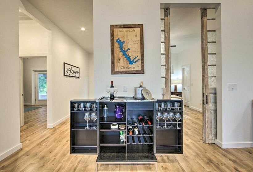 Modern Cedar Creek Lake Retreat W/ Panoramic View!