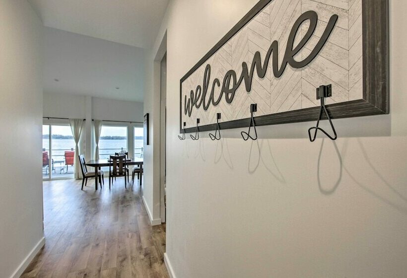 Modern Cedar Creek Lake Retreat W/ Panoramic View!