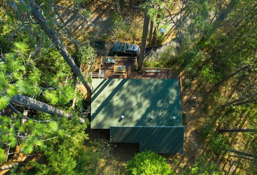 Loch Lomond Cabin W/ Hot Tub, Near Wineries!