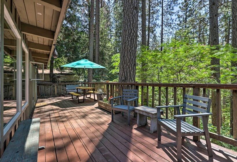 Loch Lomond Cabin W/ Hot Tub, Near Wineries!