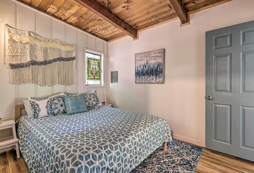 Loch Lomond Cabin W/ Hot Tub, Near Wineries!