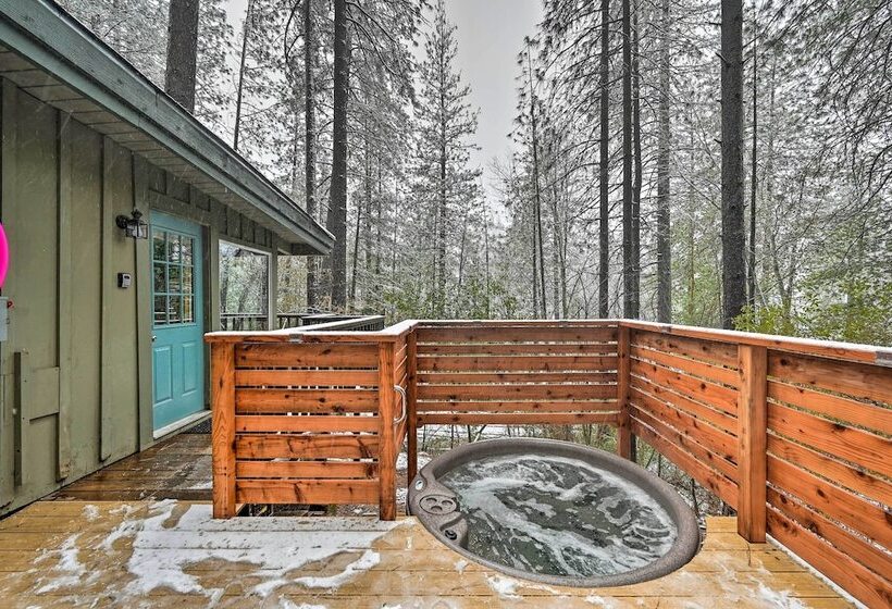 Loch Lomond Cabin W/ Hot Tub, Near Wineries!