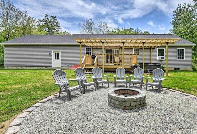 Modern Northfield Family Cabin W/ Hot Tub!