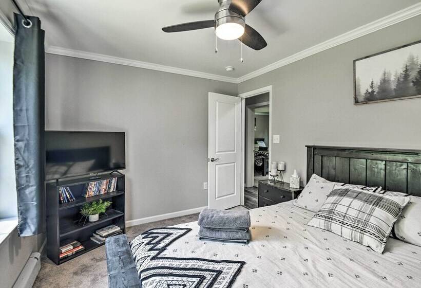 Modern Northfield Family Cabin W/ Hot Tub!