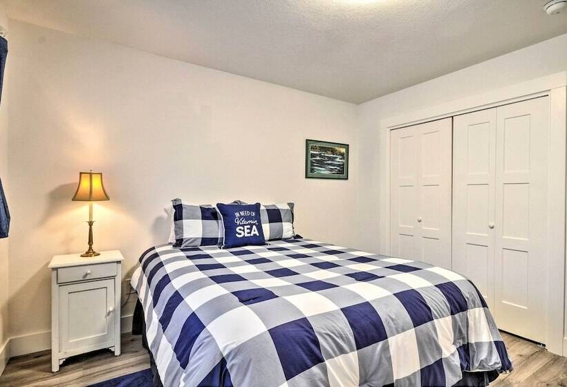 Modern Oregon House   1/2 Mi From Rockaway Beach!