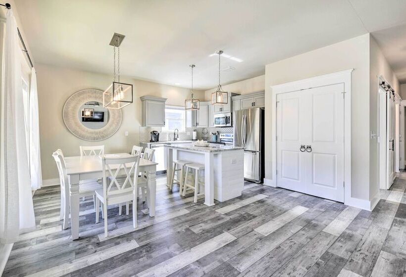 Modern Santa Rosa Beach Retreat W/ Yard & Patio!