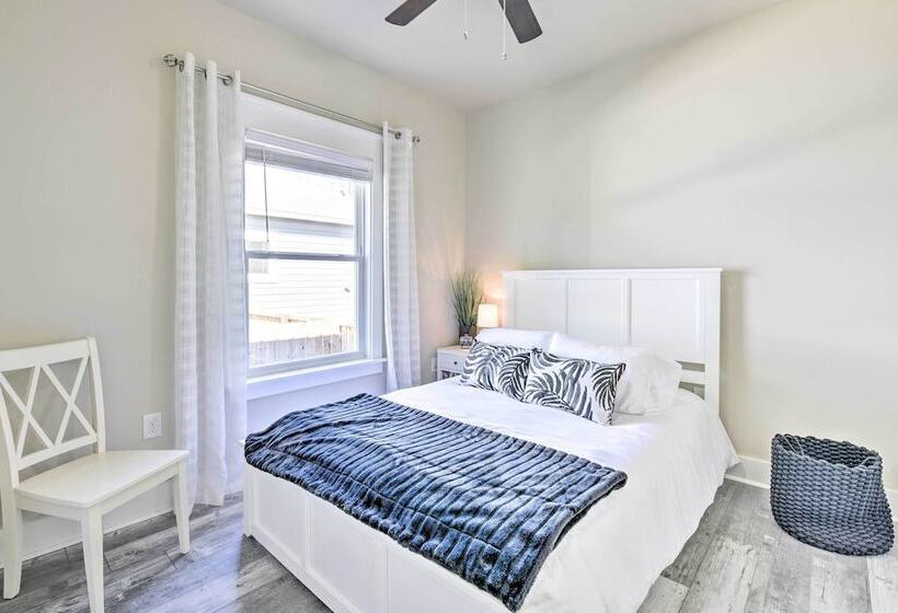 Modern Santa Rosa Beach Retreat W/ Yard & Patio!