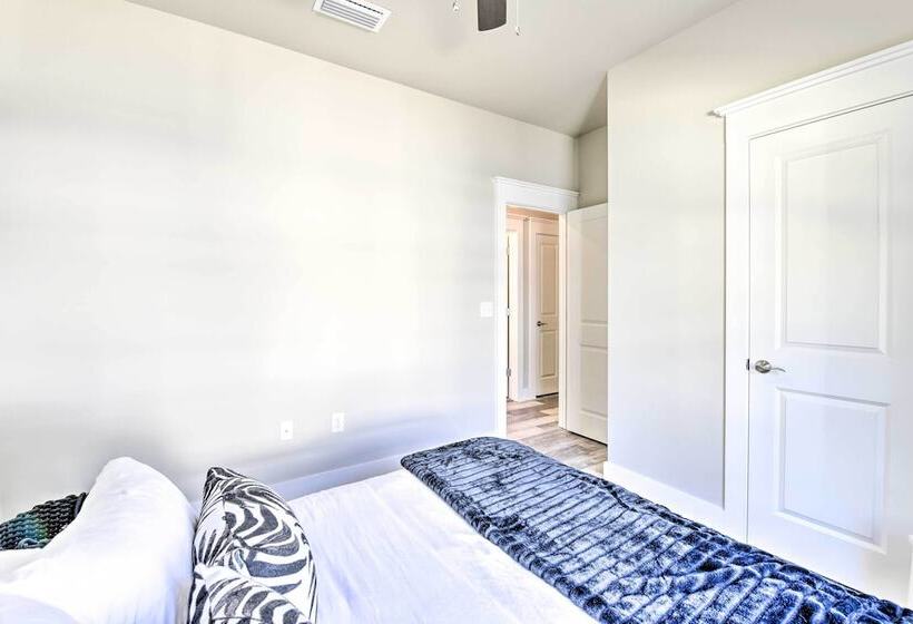 Modern Santa Rosa Beach Retreat W/ Yard & Patio!