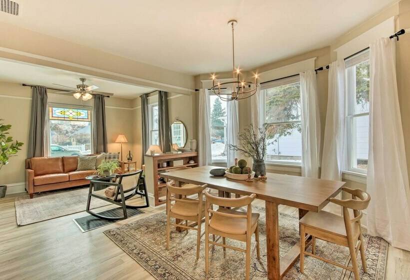 Mod Style Red Lodge Home W/ Private Hot Tub!