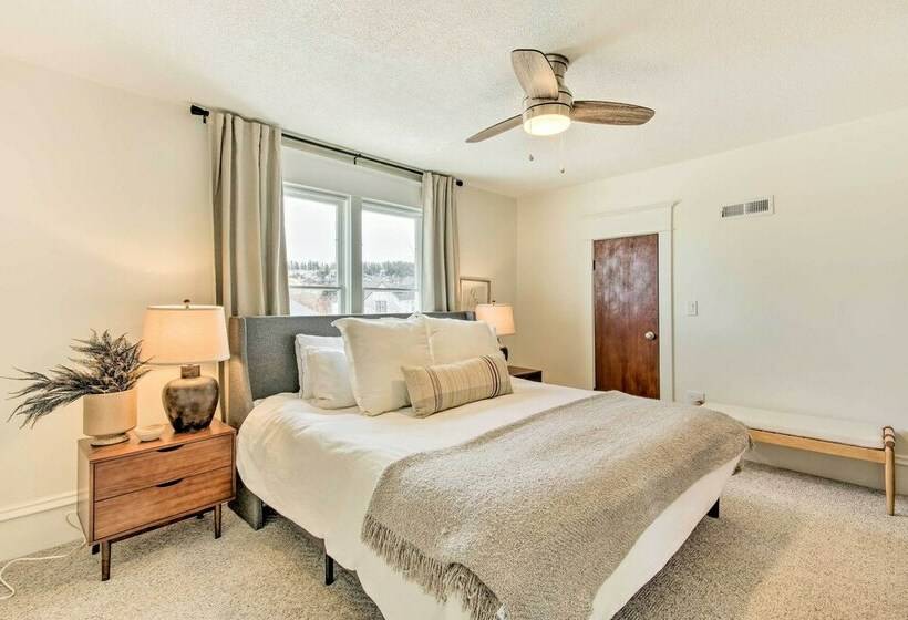 Mod Style Red Lodge Home W/ Private Hot Tub!