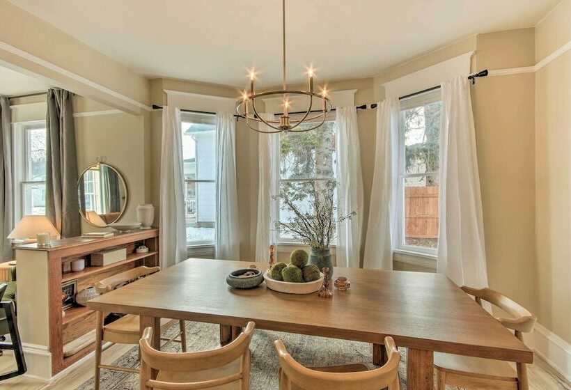 Mod Style Red Lodge Home W/ Private Hot Tub!