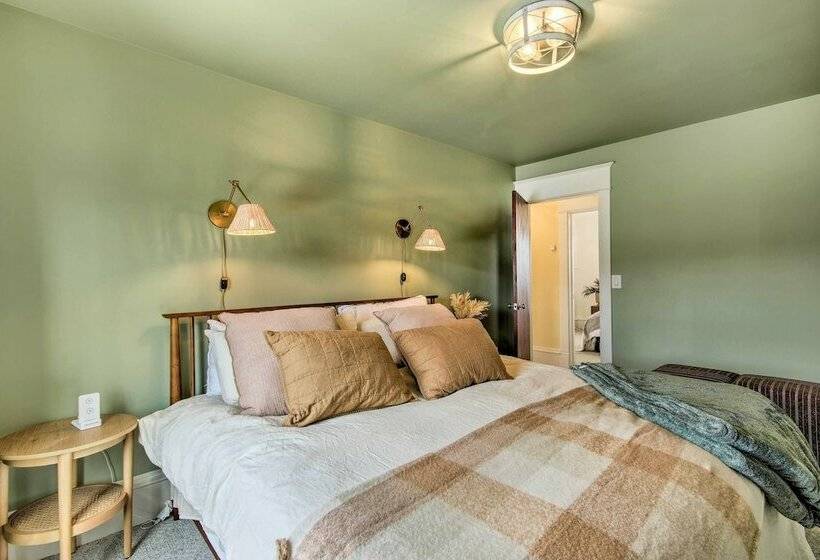 Mod Style Red Lodge Home W/ Private Hot Tub!