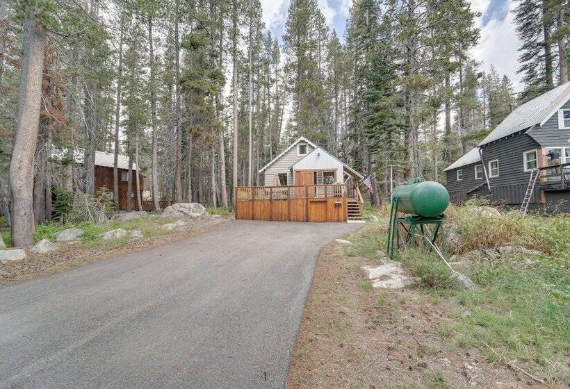 Mountain Cabin With Deck < 1 Mile To Ski Resort!