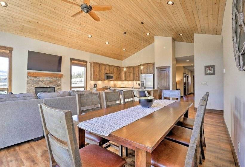 Mtn View Fraser Home W/ Hot Tub Near Skiing!