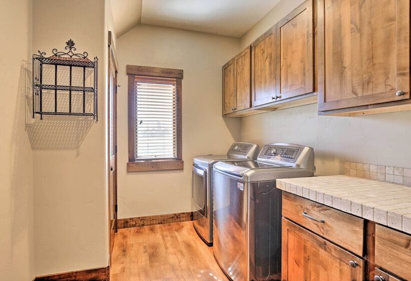 Mtn View Fraser Home W/ Hot Tub Near Skiing!