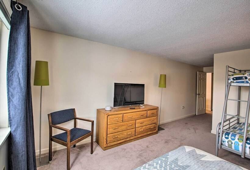 Spacious Ski In/out Black Mountain Home W/ Deck!