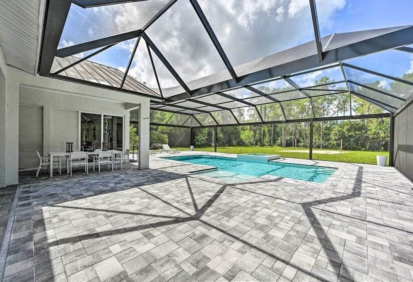 Sand Volleyball Court, Pool & Spa: Naples Gem!