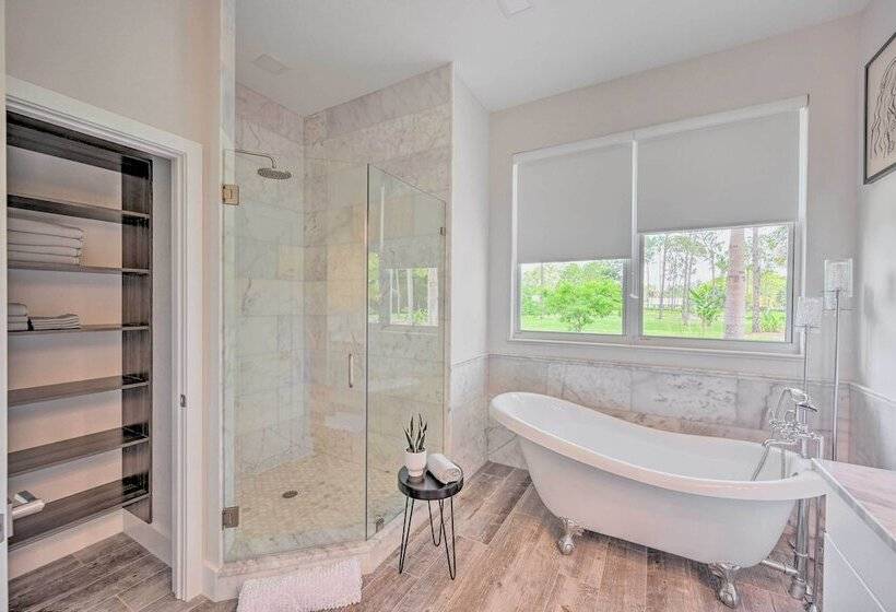 Sand Volleyball Court, Pool & Spa: Naples Gem!