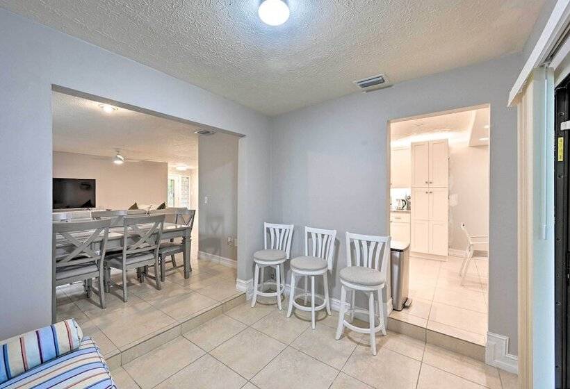 Naples Home: Private Pool & Grill ~ 1 Mi To Beach